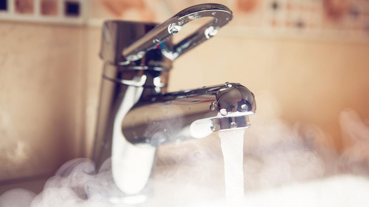 init nga tubig nga gripo alang sa pag-steam sa penis sa wala pa gipadako ang soda